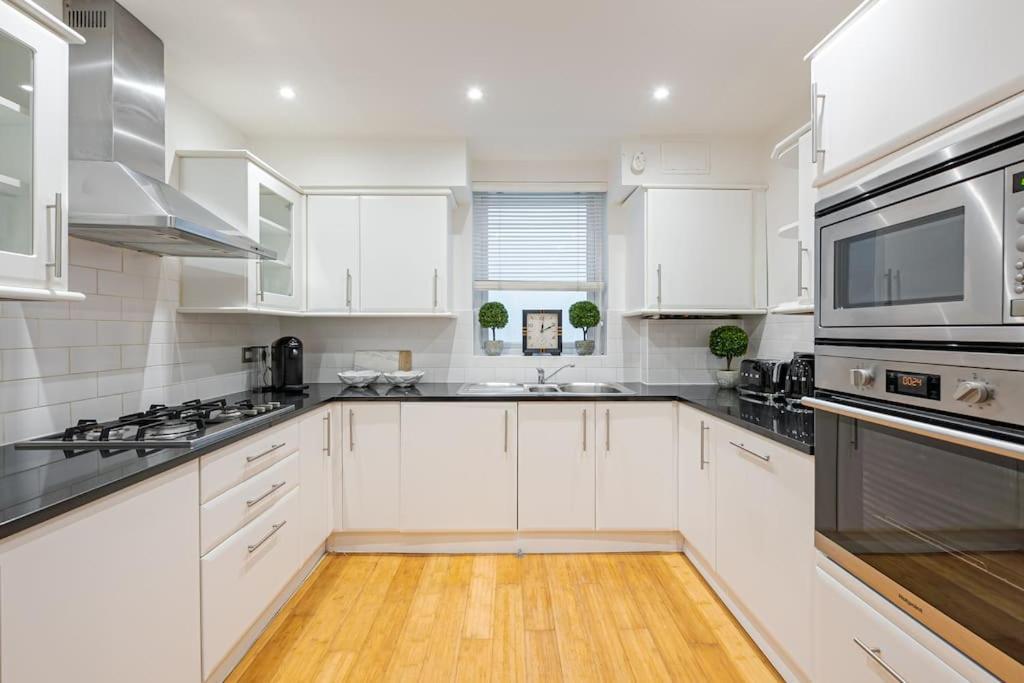 Chic Belgravia Hideaway With Private Patio 10 Mins To Harrods Appartement