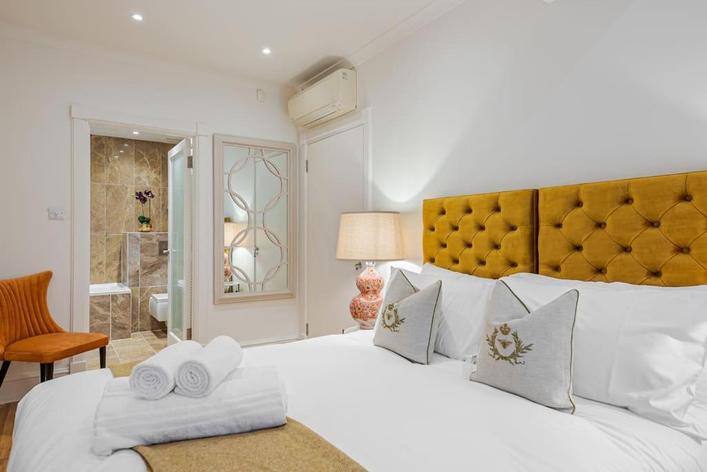 Chic Belgravia Hideaway With Private Patio 10 Mins To Harrods Appartement